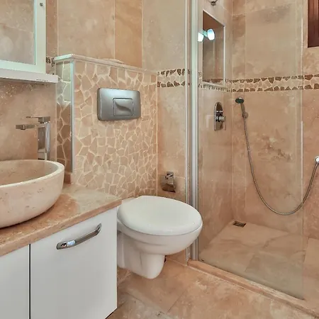 Saray Apartment, Old Town, Kalkan. Apartamento